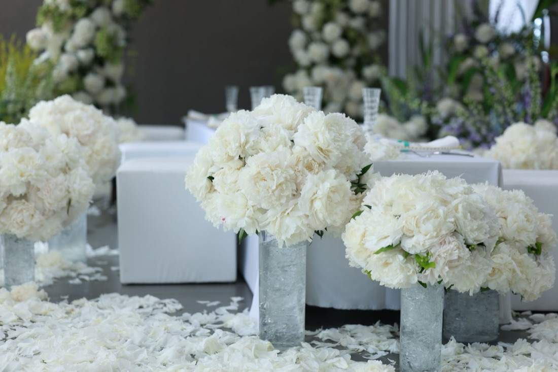 Intricate floral mandap detailing by Nakshatra Wedding